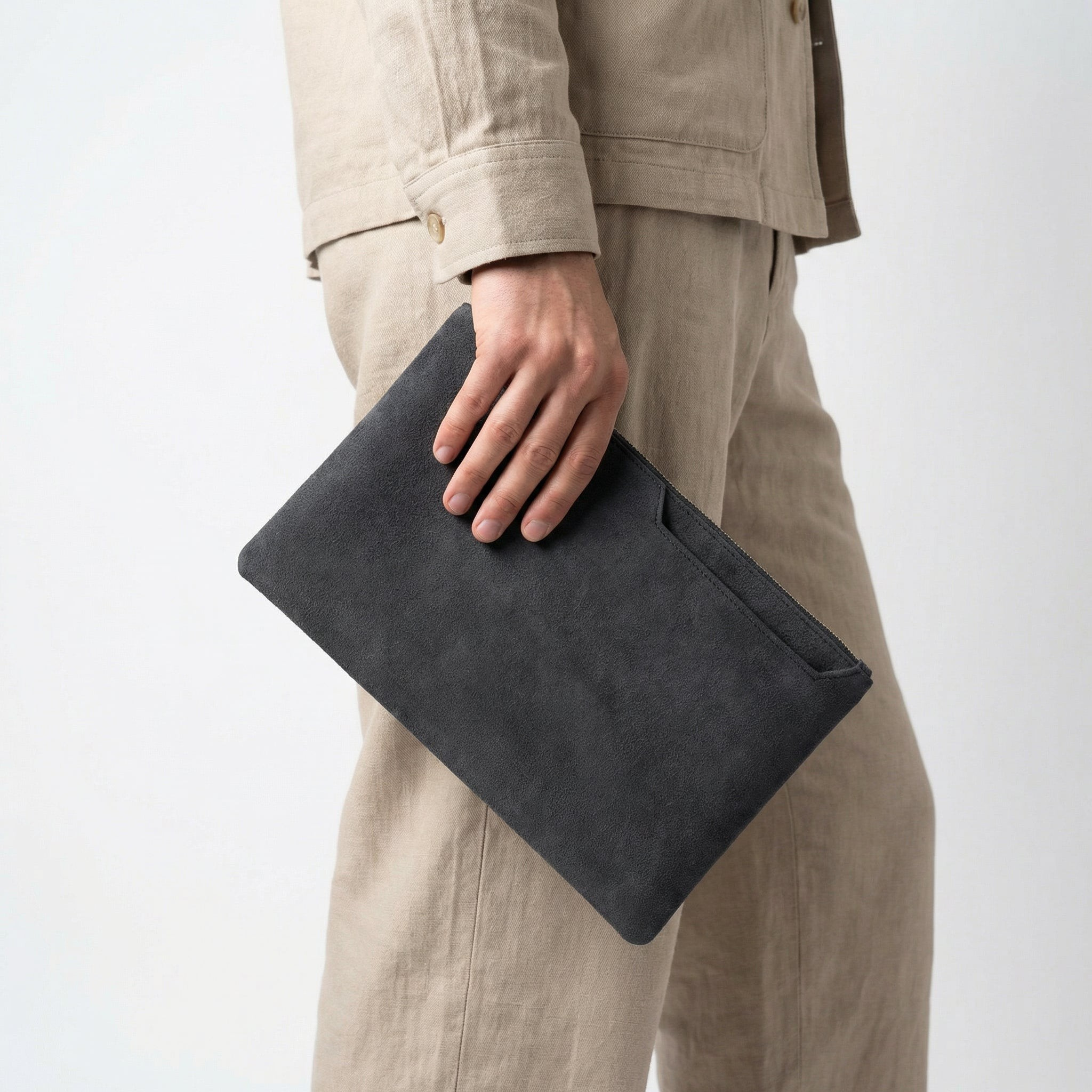 Pochette en Alcantara - Gris sidéral