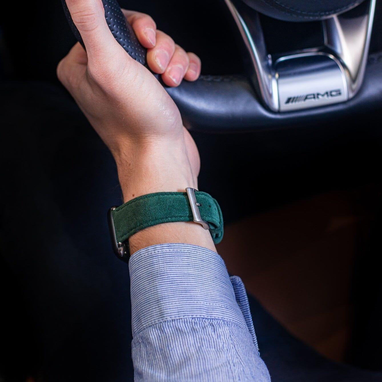 Bracelet Apple Watch en Alcantara avec boucle - Vert nuit - 42/44/45/46 mm & Ultra (49 mm) - Édition Noël