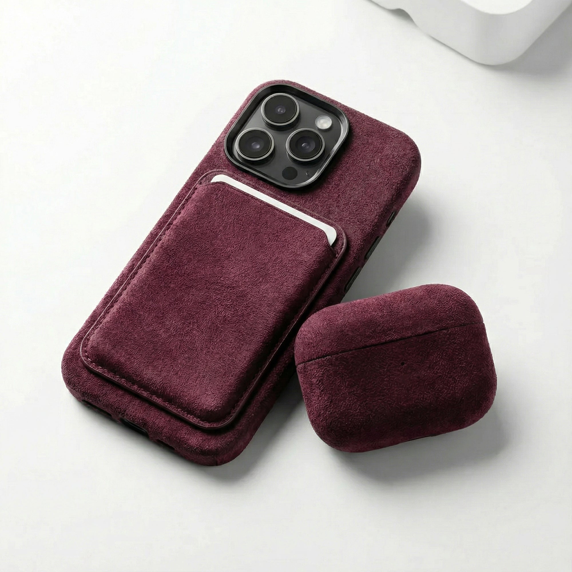 iPhone 16 Pro Max - Coque Alcantara - Rouge bordeaux
