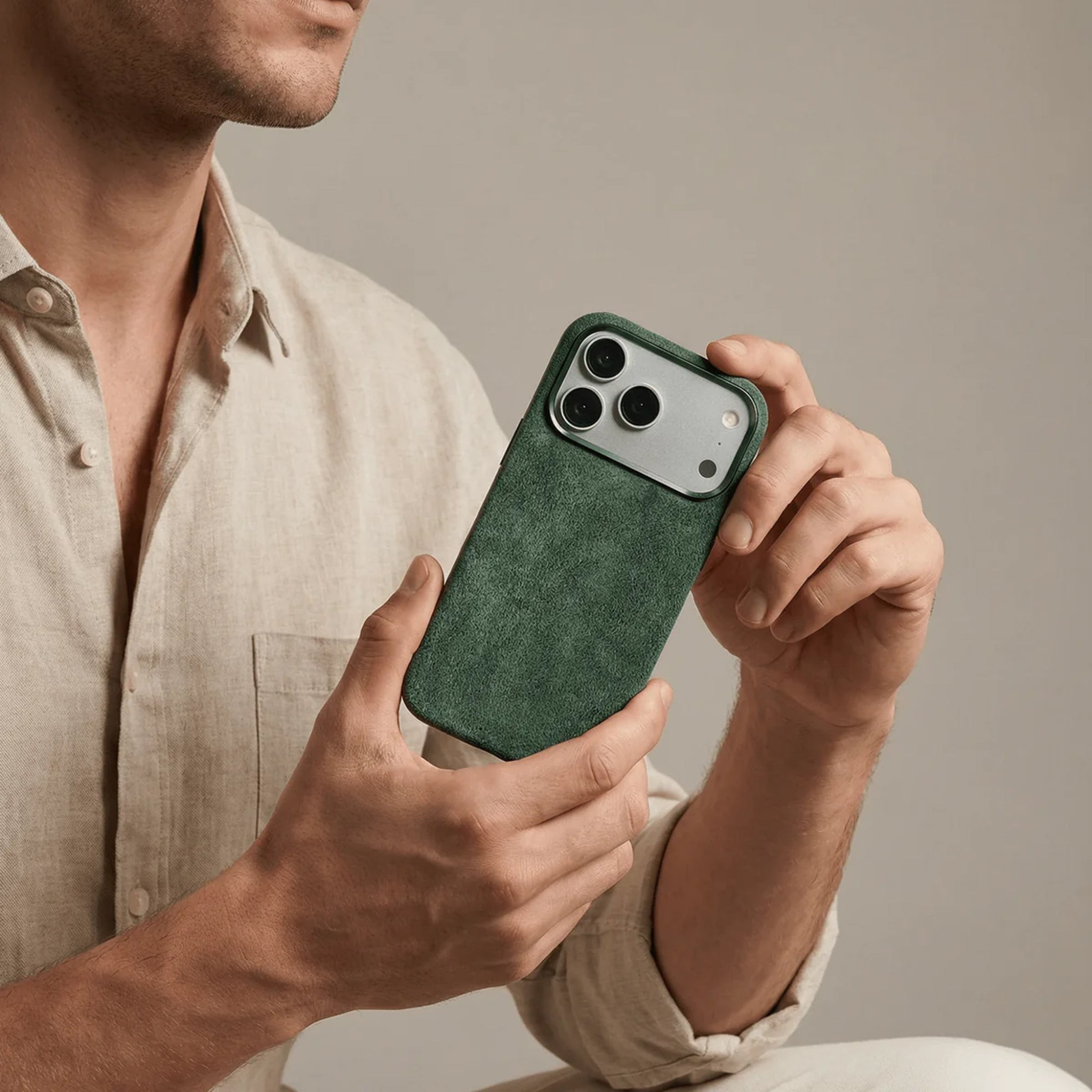 iPhone 17 Pro Max - Coque en Alcantara - Vert nuit