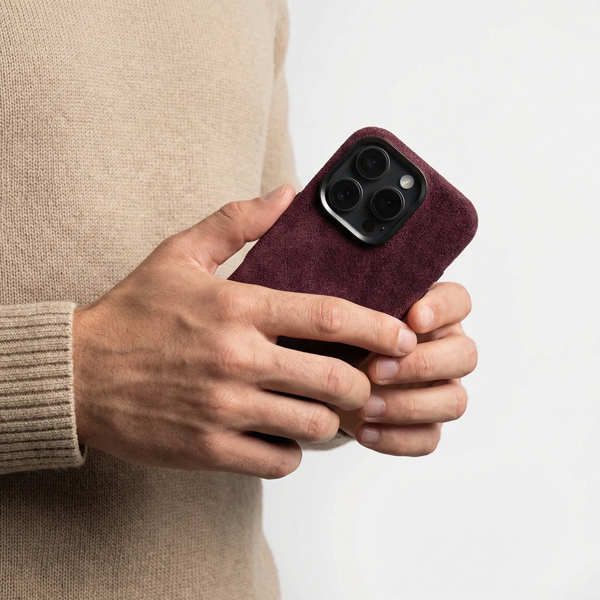 iPhone 16 Pro - Coque Alcantara - Rouge Bordeaux